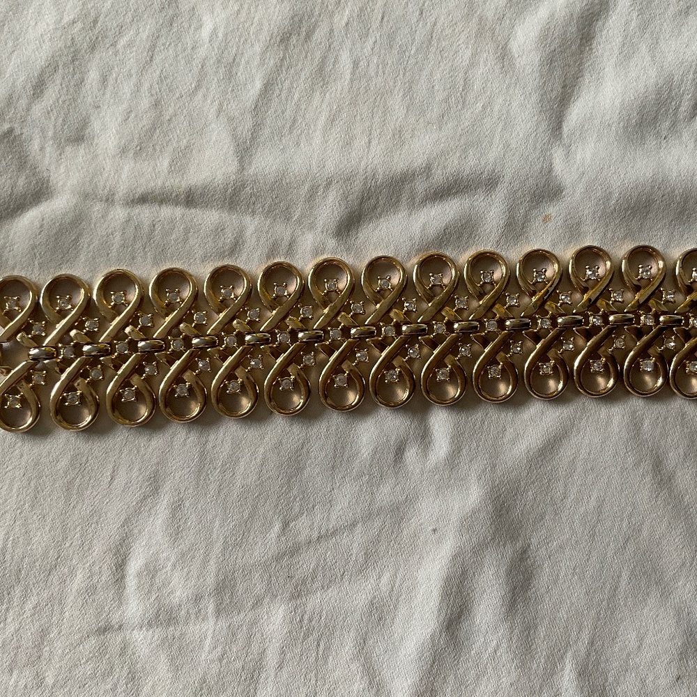 Bracelets‎